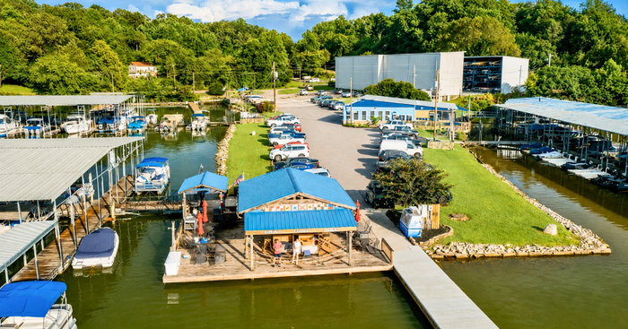 Your all-in-one home for lake life. ⚓ 🌊

Wet slips, dry storage, trailer storage, and jet ski slips - everything you need to get on the water with ease.