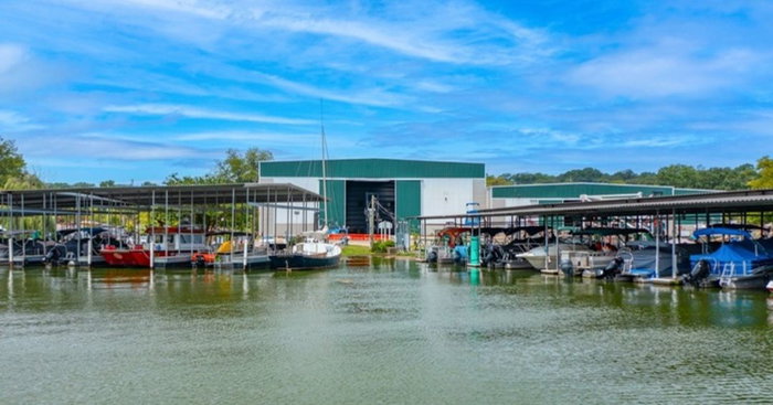 More than just a place to dock your boat. ⚓🌊

At Drakes Creek Marina, you'll find everything you need to make the most of your time on Old Hickory Lake - from wet slips, dry stack storage, and jet ski slips to a convenient fuel dock and travel lift services. Your next day on the water starts here.