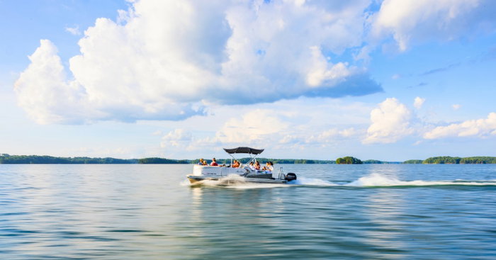 Cruising into the weekend on Old Hickory Lake. 🌊 ⚓

With open water, great company, and plenty of sunshine ahead, there's no better place to spend the day.