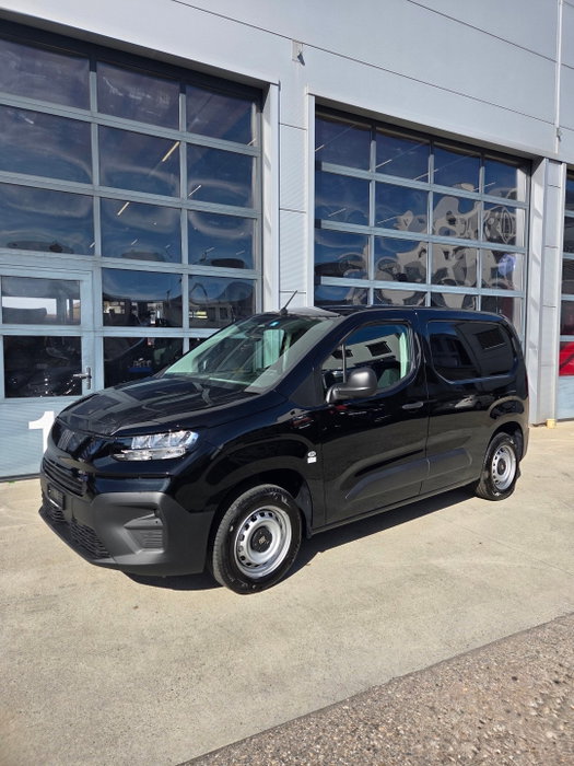 🚚 Auslieferung eines neuen Fiat Doblo 🚚 Ausgestattet mit einem robusten Holzboden von , ist das Fahrzeug bestens gerüs