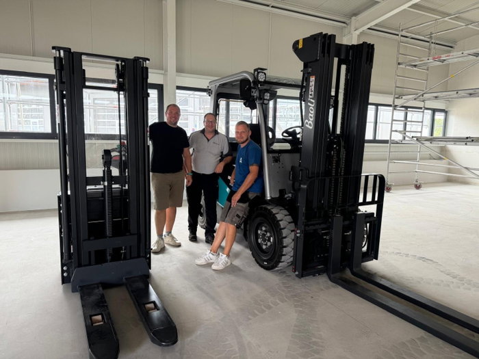 🏗️ Neuer Baoli KBE35 Gegengewichtsstapler + ES16N-02 Hochhubwagen für die Firma Aqua Sentio. Der Baoli KBE35 ist extrem