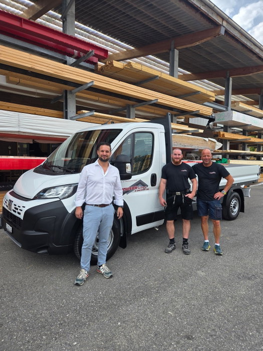 🚚 Auslieferung, des ersten von zwei neuen Fiat Ducato für die Strausak Holzbau AG in Lüsslingen Mit fester Brücke und s