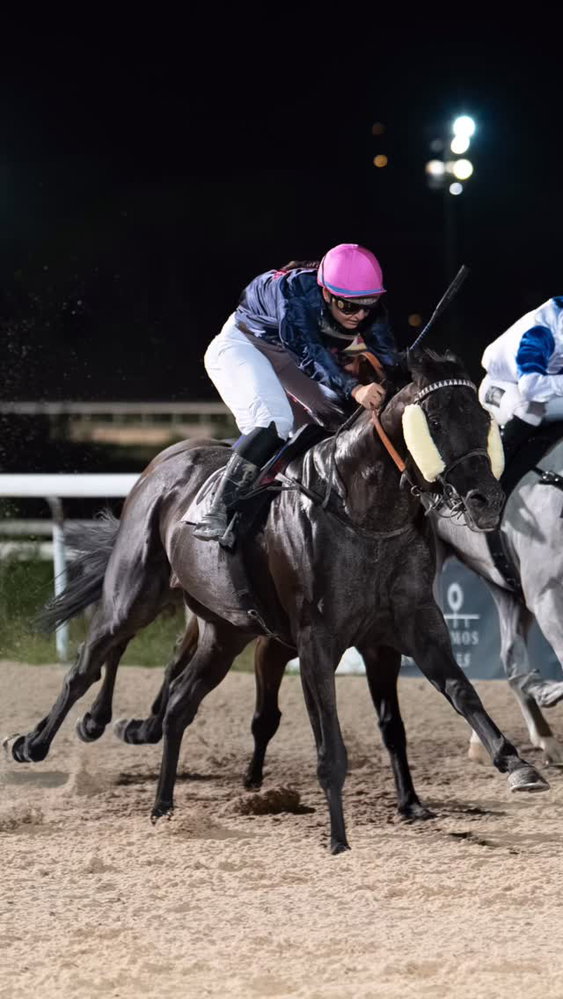 Cerramos una bonita temporada de verano en Madrid con la victoria de @lili.teissiere en la última carrera de Las Noches del Hipódromo.