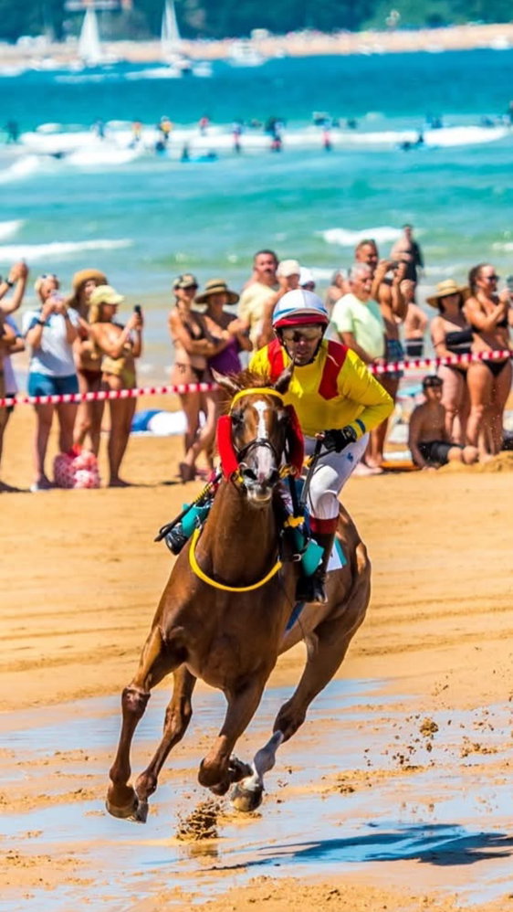 La playa de Ribamontán al Mar fue ayer el escenario del LXIX Derby Internacional de Loredo.