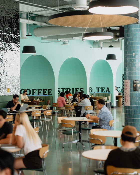 Most cafes make you choose between working and actually enjoying yourself. @seedwater.bp doesn’t make you pick. 🤍✨ 

Ro