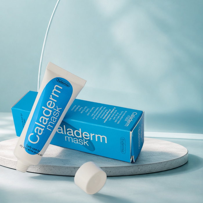 A little reset for acne-prone skin. 💙 Η Caladerm Mask είναι σχεδιασμένη για την καθημερινή φροντίδα της λιπαρής και με 