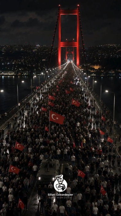 🇹🇷 Birlikten doğan güç, geleceğe bırakılan en büyük mirastır.

15 Temmuz Demok