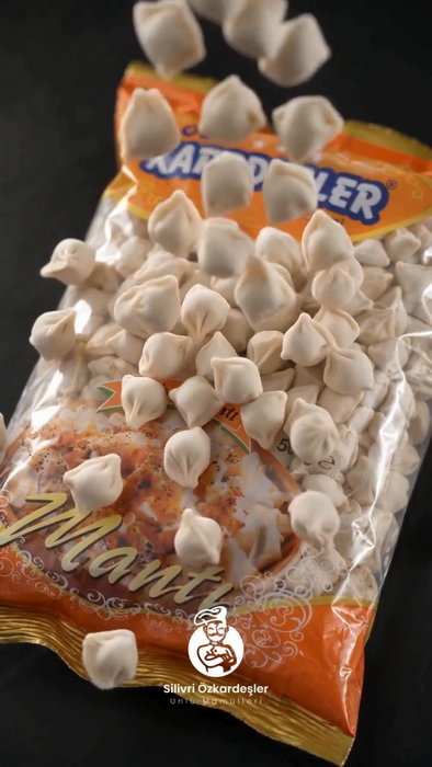 Lezzeti koruyan paket, sofralara uzanan özen. 🥟
Öz Kardeşler Bohça Mantı, taze