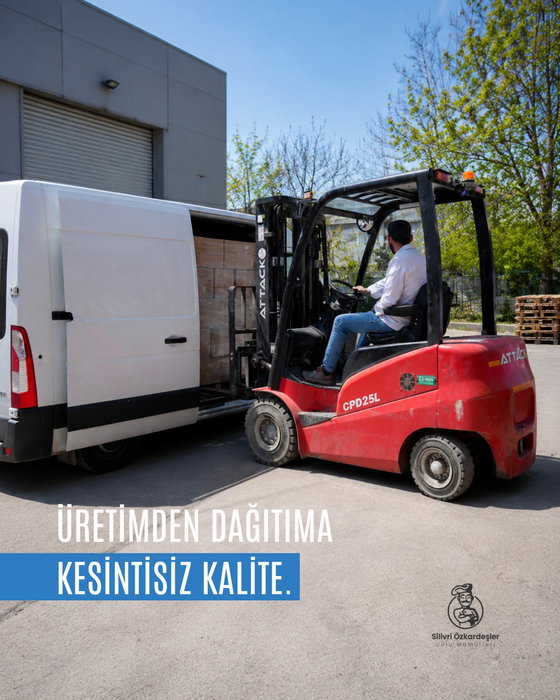 Lezzet yolculuğu üretimle bitmez.

Öz Kardeşler olarak ürünlerimizi, ilk günkü t