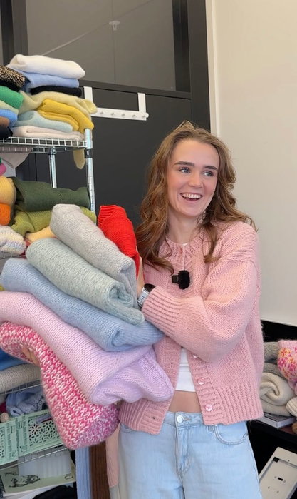 Everything Johanne knit this summer 💕💐
Our resident knitting queen! She's faster than lightning and actually knits so much that she'll knit for the rest of us too 😍
#knitter #knittedsweaters #knitwear #haul #knitweardesigner