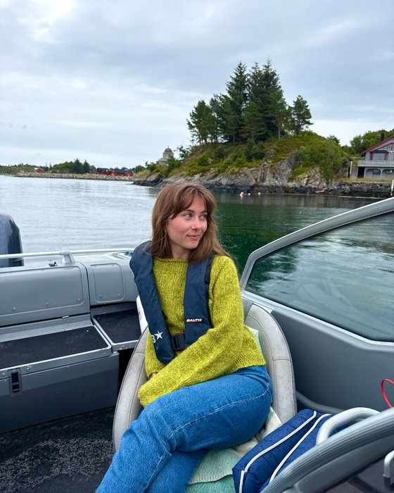 A boatneck for a boat girlie ⚓️
The Rosalind Boatneck is a quick knit on 5.5 needles 🌱
It's a set in construction, worked seamlessly from the top down.
Knit with Finull + Alpakka Lin from @raumagarn 💕
Save this for your next cast-on 📌 Get the pattern on Dreamknit.com or link in bio
Emma is a size S, wearing a size L 🫶
#knitwear #knitspiration #knitpattern #knitweardesigner #knitstagram
