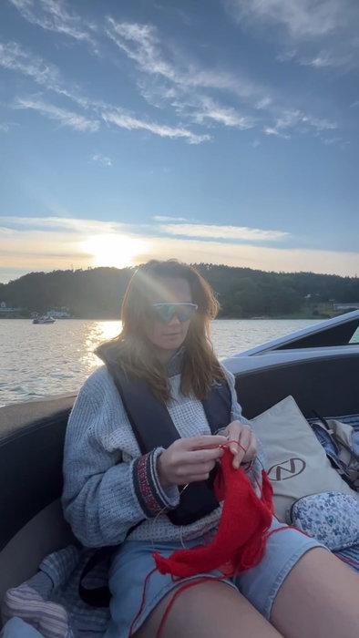 Summers are for sunshine, boating and knitting of course 💓
Who ever said knitting is a winter sport anyway?
With the design tool, you can now design tops and t-shirts in your favorite summer yarns! ☀️
Check it out in the link in bio 🫶
#summerknits #knitting #knitspiration #yarnlovers #knitter