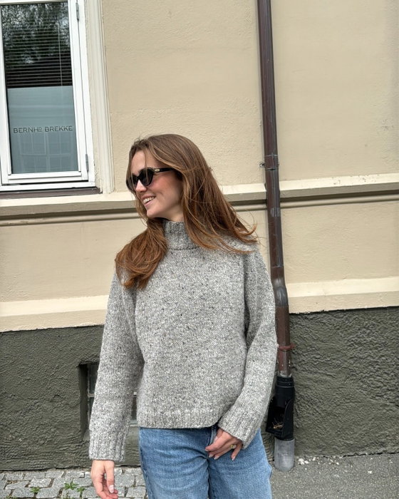 THE Cabin sweater 🏡
The sweater you pack for a cabin weekend and end up wearing every day after 💕
The Cabin is an oversized raglan sweater knitting pattern with a mock neck, relaxed sleeves, and a long 2x2 rib that grounds the whole silhouette 🫶
Knit with Isager Aran Tweed and Isager Alpaca 1
You can get the pattern on our website now 💫
#knitwear #knitpattern #knitspiration #knitwearfashion #knitting