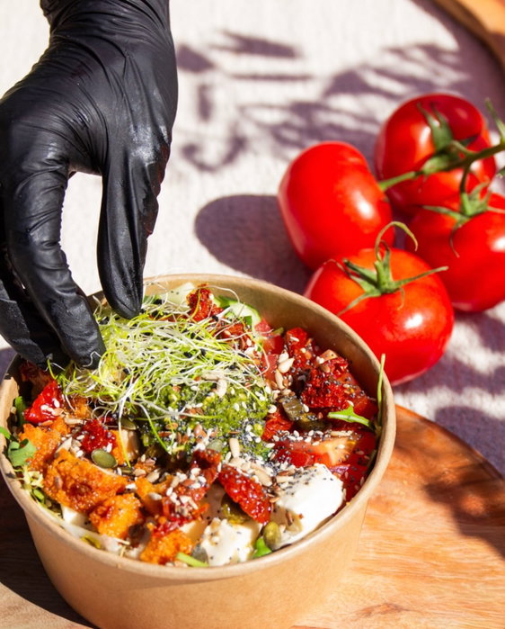 Vos pokebowls et wraps faits maison à Éguilles par Cécile (avec des produits 100% locaux !) débarquent dès demain chez G