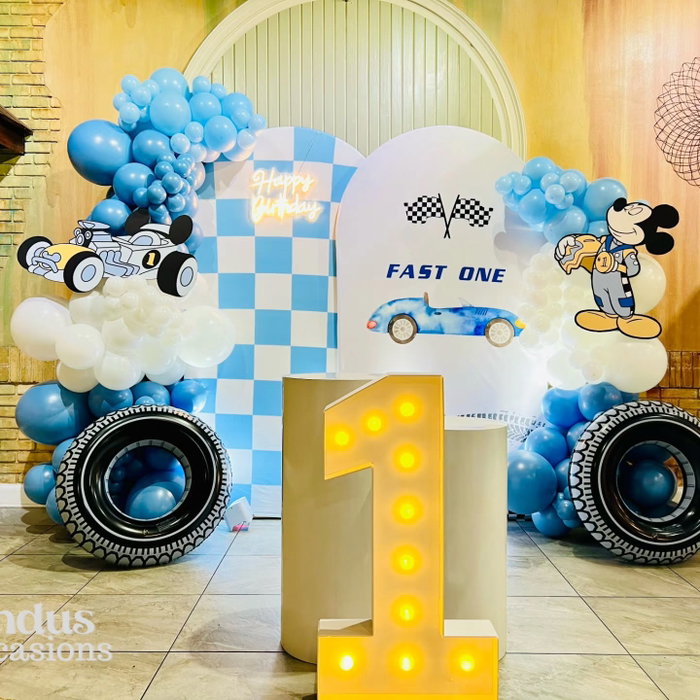 We completely transformed Dimassi's restaurant for @osaigal son's birthday 🎈Balloons: @partybutton_tx