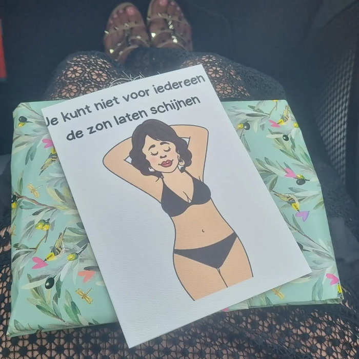 Op zoek naar een originele en grappige verjaardagskaart? Dan is deze perfect! 😄 Leuk om cadeau te geven aan iemand die …