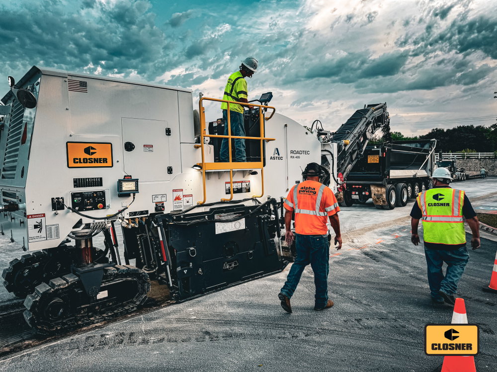 Putting the Roadtec RX-405 to work.

Alpha Paving is milling this parking lot while a Closner technician is on site providing training and support to keep the operation running smoothly.

Equipment is only part of the job. The right support matters too.