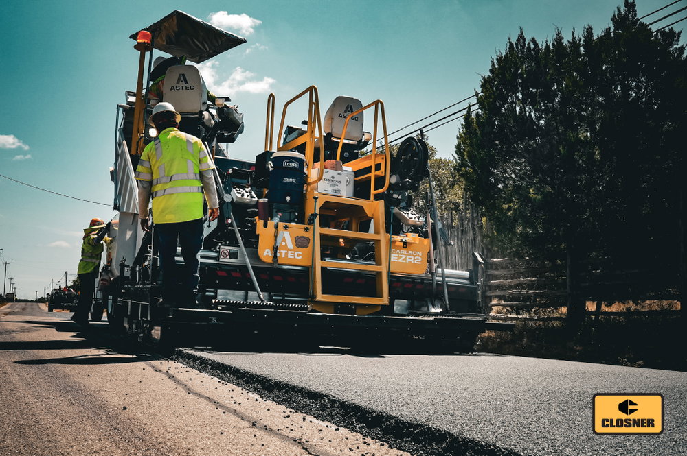 When the crew is trained and the machine is dialed in, the results speak for themselves.
Hays County Road & Bridge putting down a flawless mat with the Roadtec RP-175F.