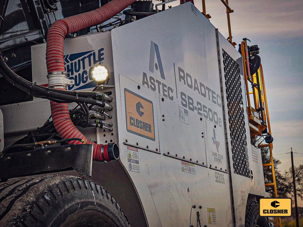 The Roadtec SB-2500e. Built to keep the material moving and the job moving with it.