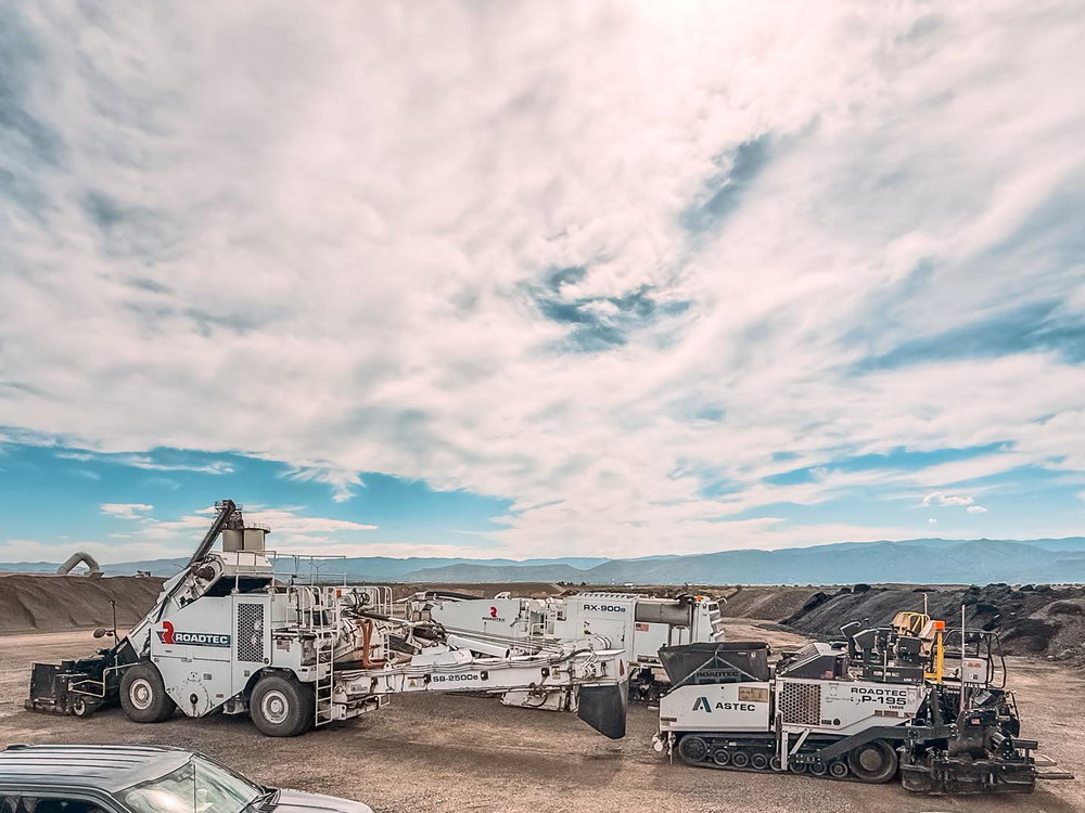 A solid spread of Roadtec equipment sitting in a customer’s yard in Alamogordo, NM.
RP-195 paver, SB-2500e shuttle buggy, and RX-900 milling machine.
Three machines. One serious paving operation.