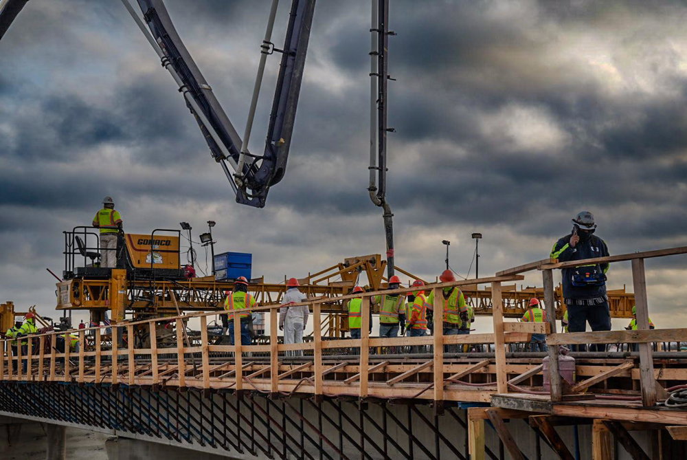 Early mornings. Tight tolerances. Reliable results.
The Gomaco C-450 gets the job done, delivering smooth, consistent bridge deck pours before the day gets rolling.