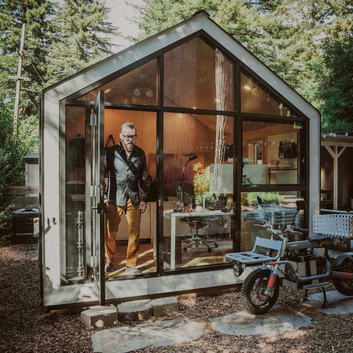 Clocking out at 5:00pm and being home by 5:01pm 🙌 

The absolute best part of having a backyard Bunkie is how fast you can switch back to family time.

.

.

.

#thebunkie #BackyardOffice #HomeOfficeGoals #BackyardStudio #CanadianMade #FallInOntario #GetInspired #HomeOfficeInspo #WorkFromHome #BackyardDesign #SmallSpaces #OutdoorLiving