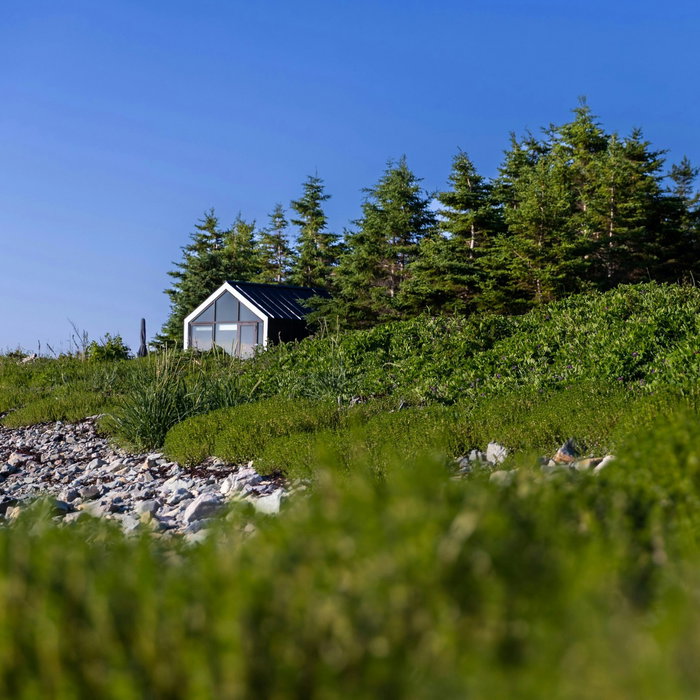 Big Bunkie by the ocean 🌊

Sea, sky and shoreline. We can't wait to show you this incredible #monarch175 build in Sydney NS 

#SeasideRetreat #CoastalLiving #OceanEscape #thebunkie #monarch175