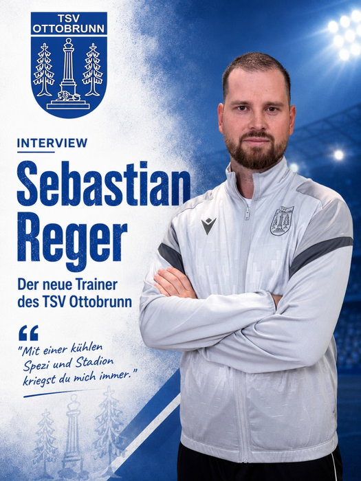 „Mit einer kühlen Spezi und Stadion kriegst du mich immer.“

Sebastian „Basti“ Reger ist der neue Mann an der Seitenlinie des TSV Ottobrunn – Zeit für die wirklich wichtigen Fragen.

Der TSV war vor zwei Jahren noch in der Abstiegsrelegation und wurde letzte Saison plötzlich Vierter. Welche Version des TSV hat Basti also übernommen?

„Eine Mannschaft, die sich enorm entwickelt hat und deren Potenzial noch lange nicht ausgeschöpft ist. Die vergangene Saison war sicher kein Zufall. Wir haben viele junge Spieler, die gemeinsam weiter wachsen können.“

Auch bei den ganz großen Kreisliga-Themen hat unser neuer Trainer klare Vorstellungen.

Neue Regel für Zuspätkommer?

„Wer zu spät kommt, baut das komplette Training auf und danach wieder ab. Plus Schuhe putzen.“

Und „musste länger arbeiten“?

„Darf natürlich weiterhin verwendet werden – allerdings nur mit Arbeitgeberstempel.“

Welcher Spielertyp kostet einen Trainer mehr Lebensjahre?

„Der Sechser mit: ‚Trainer, ich hab da was gesehen.‘“

Auch für Spieler, die nach drei Trainingseinheiten schon nach dem Stammplatz fragen, gibt es eine klare Botschaft:

„Drei Trainingseinheiten sind ein Anfang – mehr aber eben auch nicht.“

Und womit wurde Basti eigentlich nach Ottobrunn gelockt?

„Mit einer kühlen Spezi und Stadion kriegst du mich immer.“

Ganz so einfach war es dann doch nicht: Entscheidend waren für ihn die Gespräche mit Matze, die junge Mannschaft und das Gefühl, dass beim TSV etwas aufgebaut werden soll.

Zum Abschluss noch 50 Euro aus der Mannschaftskasse: Was passiert diese Saison zuerst – Tor nach einstudierter Ecke, komplette Trainingsbeteiligung oder ein Spiel ohne Diskussion mit dem Schiri?

„Komplette Trainingsbeteiligung.“

Mutig. Sehr mutig.

Und welche Schlagzeile möchte Basti am Saisonende lesen?

„Ottobrunn spielt überraschend guten Fußball.“

Er will eine Mannschaft, die mutig auftritt, gemeinsam verteidigt und den Ball haben will – und bei der man erkennt, wofür der TSV Ottobrunn steht.

Also dann: Willkommen am Haidgraben, @regovic17 . 💙🤍

Und an die Mannschaft: Arbeitgeberstempel nicht vergessen.