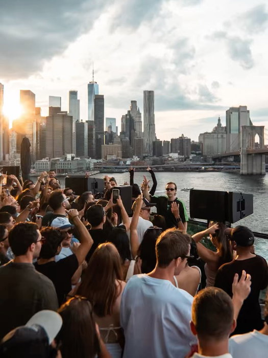 @fahlbergmusic graced the decks with a sound built for a NYC rooftop