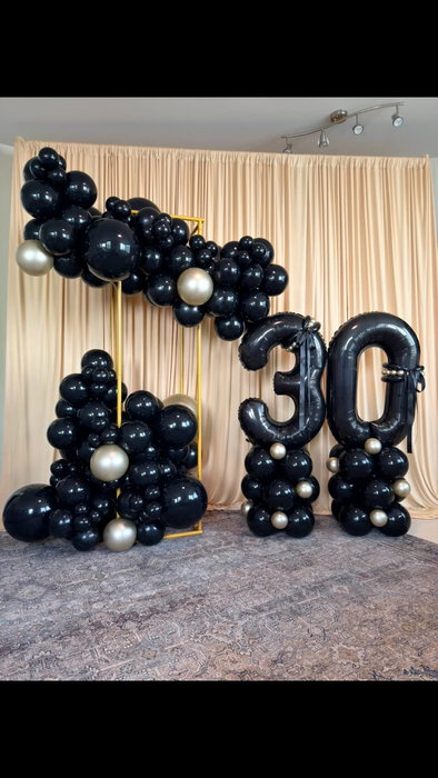Black, gold, and 30 ✨🖤
There is something so timeless abou
