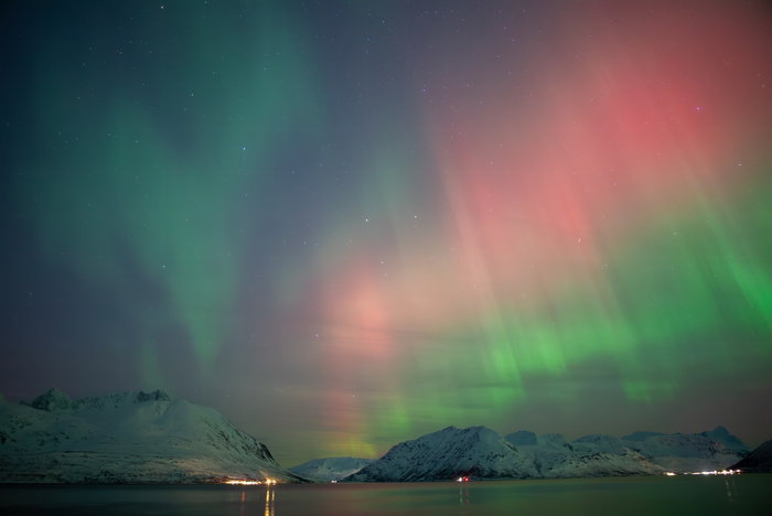 🌌 ¿De qué color es una aurora boreal?

La respuesta rápida sería: verde. 💚
La ...