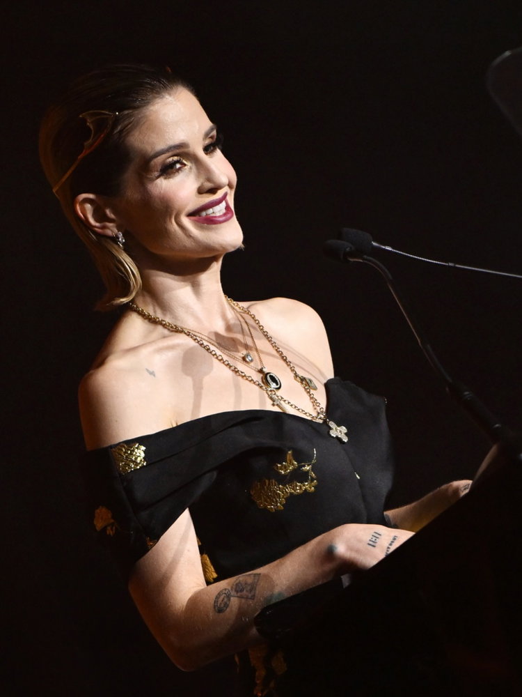 An incredible evening in support of an important cause.

The second annual amfAR London Gala raised $2.2 million for HIV research, bringing together leading names across film, fashion, music and philanthropy at The Chancery Rosewood.

The evening opened with a speech from Kelly, before honouring @jeremyironsnet and @philiptreacy, with performances from @ritaora and @jamiemiller. A celebration of the people and partnerships advancing amfAR’s mission.
 
Proud to have supported this year’s gala.

Presented by @Audi and @thechanceryrosewood

Photo credits @ryanemberley. @gettyimages

​- Communications - VIP - 

#BacchusAgency #amfAR #LondonGala