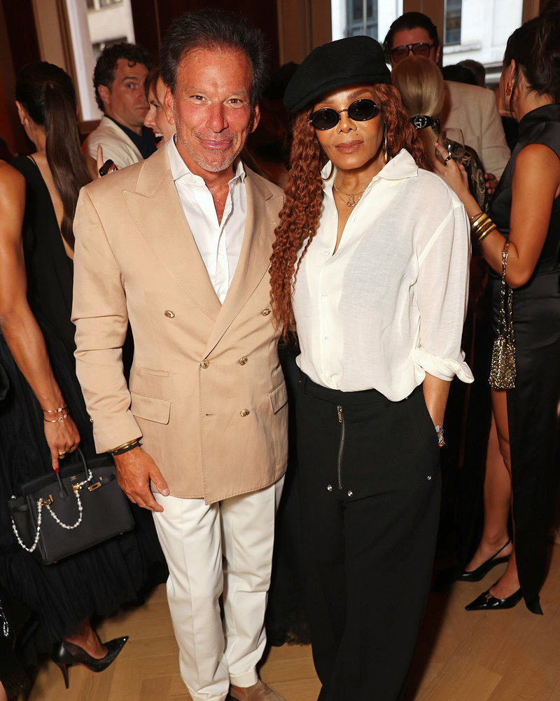 RH celebrates the unveiling of RH London, The Gallery in Mayfair. 

Tastemakers and influencers from the worlds of film, design, fashion, art, music, hospitality and business gathered to celebrate last night. 

Guests including Margot Robbie and Tom Ackerley, Theo James, Henry Cavill, Guy Ritchie, Janet Jackson, Isla Fisher, Adwoa Aboah, Poppy Delevingne and many more gathered for the unveiling of RH London, standing at the global epicenter of luxury and design between the fashion houses of New Bond Street and the legendary tailors of Savile Row. 

For the first time, three pedigreed properties have been unified into a single gallery by Gary Friedman and Foster + Partners, revealing RH’s most inspiring and immersive retail and hospitality concepts in the history of the brand.

​- Communications - VIP - 

#RHLondon #BacchusAgency