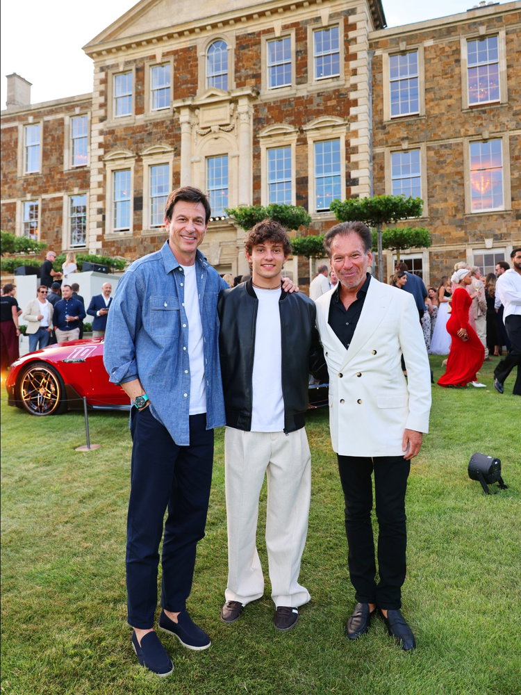 RH England, The Gallery at the Historic Aynho Park played host to a night of driving, design, food and wine, celebrating the announcement of RH’s global design collaboration with Mercedes-AMG PETRONAS Formula One Team.

RH Founder, Chairman & CEO Gary Friedman and Mercedes-AMG PETRONAS F1 Team Principal & CEO Toto Wolff welcomed an extraordinary cast of tastemakers spanning sport, film, fashion, art and music including #KimiAntonelli, #DaisyEdgarJones, #LucienLaviscount, #KayaScodelario, #WallisDay @ameliaspencer15 and @elizavspencer.

Vesper Martinis by @dukesbarlondon, @petrossianuk caviar, @moetchandon Champagne and @rumorrose Rosé flowed throughout the evening, with guests dining across RH’s signature hospitality concepts: The Orangery, The Conservatory and The Loggia.

​- Communications - VIP -