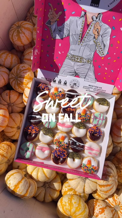 Sweet on fall, sweeter with minis. 🎃🍩

Stop by @gofffamilypumpkinpatch after @