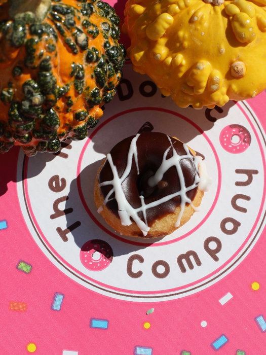 Fall for the little things. 🎃🍩 Especially when they’re freshly made minis.✨

�