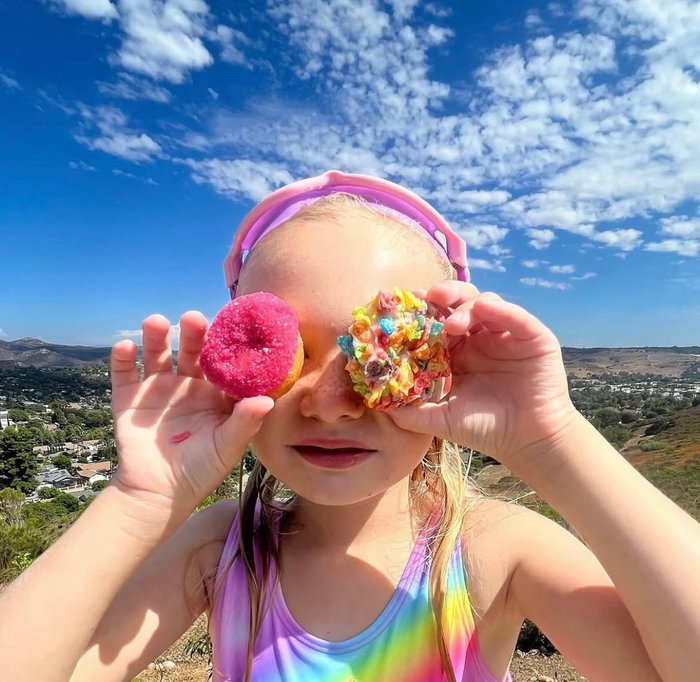 All eyes on mini’s! 😍 Whether you’re soaking up the sun poolside or hanging at 