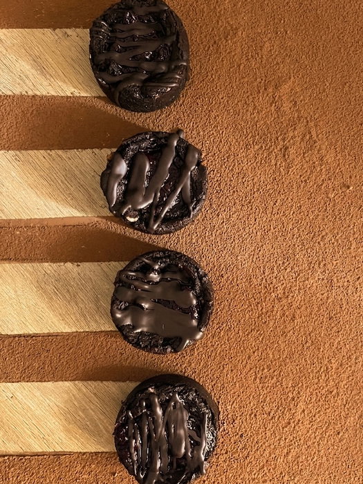 COOKIE ARIANA ♈️🐏

Para los que nacieron para liderar ❤️‍🔥, creamos una cookie que creemos que define a la perfección el carácter Aries. esta bomba ariana combina la intensidad de un chocolate semiamargo con el acido y dulce de nuestro relleno de mermelada de frutos rojos (100% artesanal, obviamente)

Para coronar tanto sabor, la terminamos con un baño de chocolate que potencia cada bocado. Es intensa, decidida y con ese toque ácido que te despierta. Si buscabas una explosión de sabor con carácter, es esta.

Sale a último momento porque ya saben que los Sagi llegamos tarde hasta a nuestro propio cumpleaños. 🏹 ¡Corré por la tuya antes de que Tauro tome el control mañana!

🔥 PROMO ARIANA: Regalito de despedida: Si sos Aries, presentá tu DNI y llevatela con un 15% OFF.