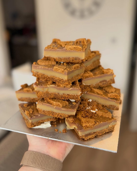Biscoff millionaires stack🤎🤩

A heavenly combo and perfect alternative to a cake🤤