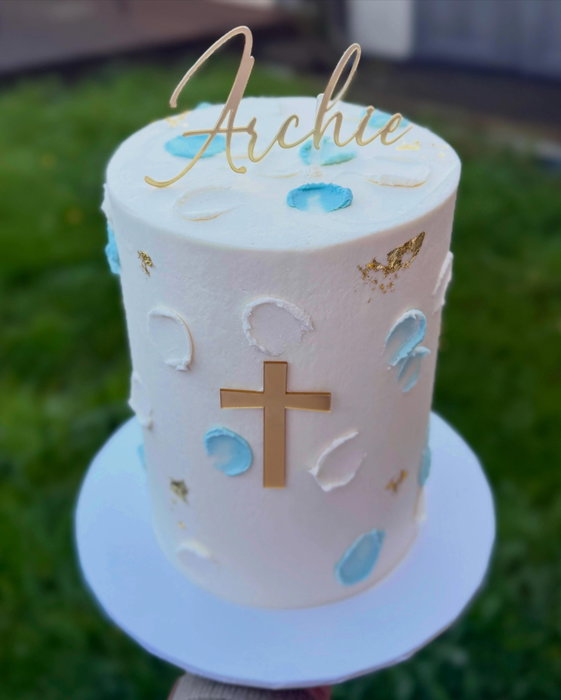 A little blue & gold for Archie’s special day 🩵✨
Love how simple and delicate this one turned out!