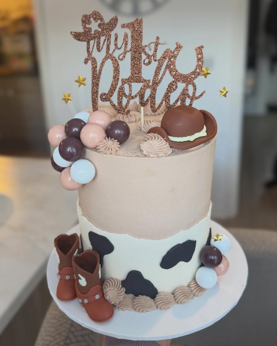 My 1st Rodeo for a 1st birthday! 🤠🐮

My diary is now open for the rest of June, July and August. If you would like to book in a cake for this time please get in touch as soon as you can to get things booked in💖