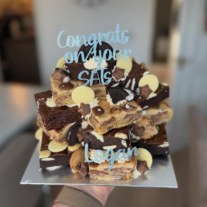 An end of school celebration from last week to celebrate SATs results! 📚

This was a mixed stack of brownies and cookie bars🤩

A small stack like this starts at just £30🫶🏼
