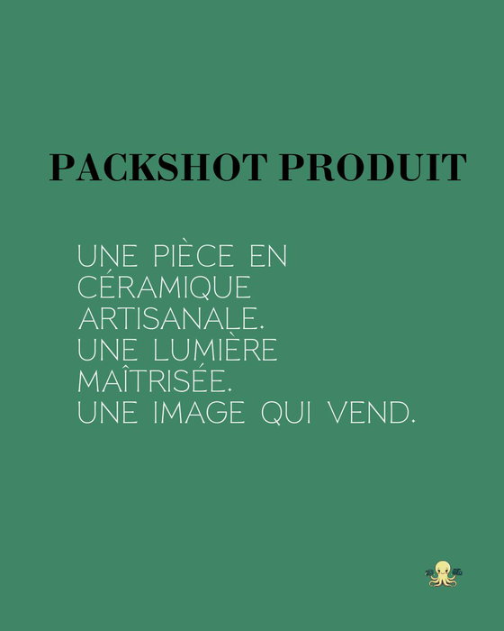 Packshot produit

Une pièce en céramique artisanale unique. 
La lumière révèle la texture, la matière et la forme. 
L'es