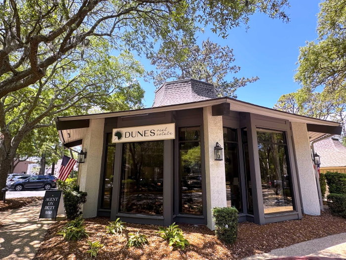 Let @dunesrealestate help you find your new home! 🌴💚 Dunes Real Estate has a 30+ year history with Palmetto Dunes Oceanfront Resort. 🏠⭐️ Check out a wide variety of beautiful featured homes, villas and townhomes for sale exclusively listed with Dunes Real Estate. ✔️

Visit @dunesrealestate website learn more about the featured properties listed!