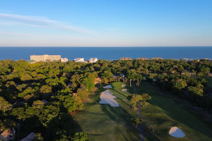 Beautiful Golden Hour casted over Hole 18 at George Fazio Golf Course and the Atlantic Ocean. 😍⛳️

Visit the 'Golf' link in our bio to learn more about our three world-class golf courses on Hilton Head Island & reserve your tee time.

@Hilton Head Island Golf