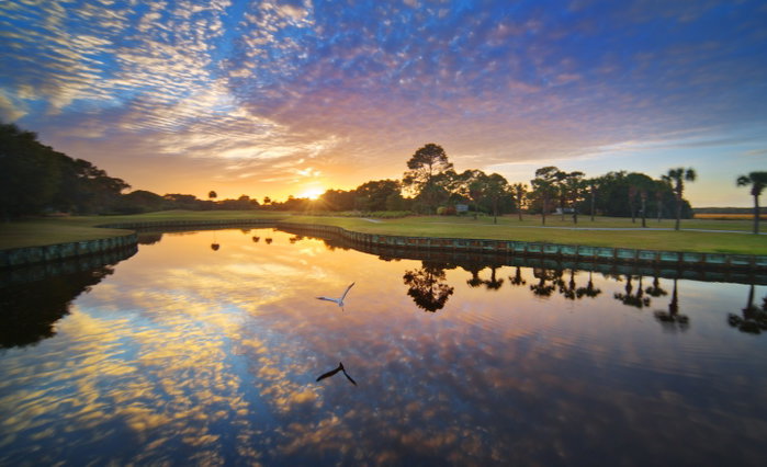 Breathtaking sunset over Hole 8 on Robert Trent Jones course, one of our favorite Par 3's here at Palmetto Dunes! 🏌️‍♀️✨

To reserve your tee time at Palmetto Dunes Robert Trent Jones, visit the 'Golf' link in our bio. ⛳️🌅