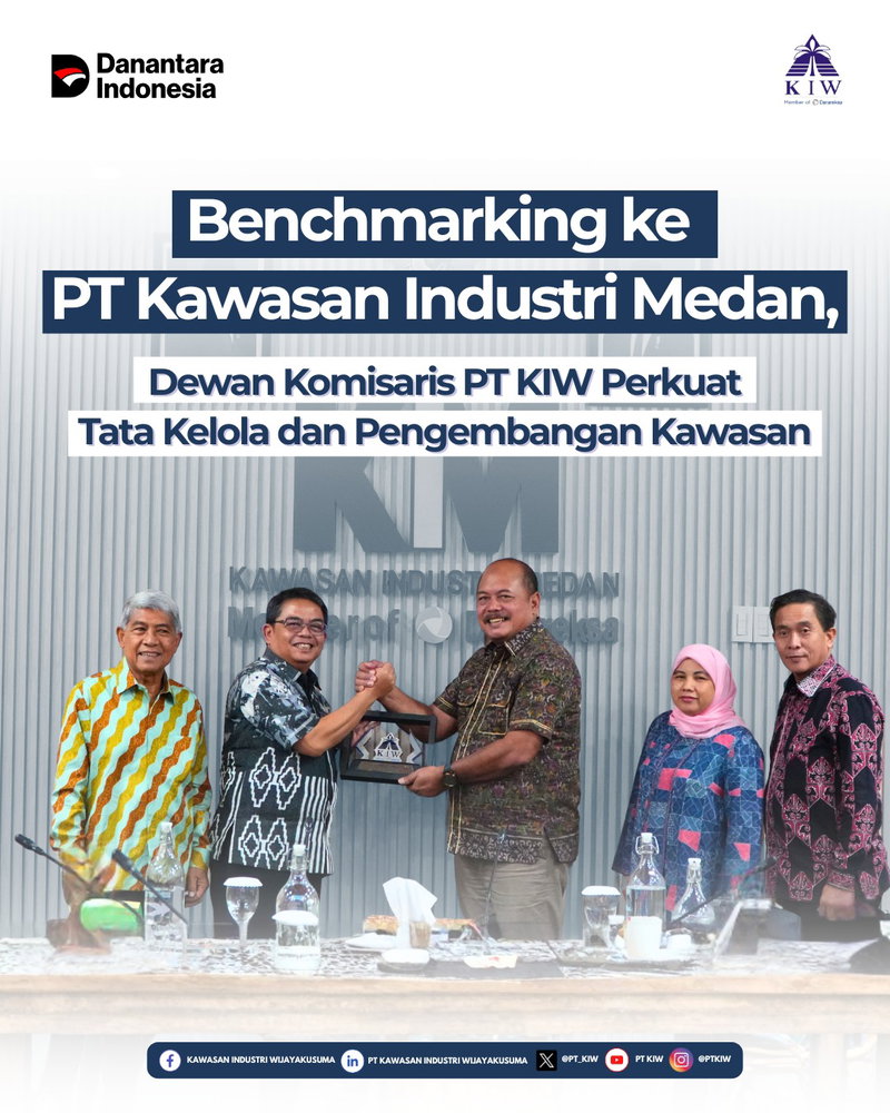 PT Kawasan Industri Wijayakusuma (PT KIW) melaksanakan kegiatan benchmarking dan sharing knowledge ke PT Kawasan Industri Medan pada Jumat, 12 Juni 2026.

Kunjungan kerja ini merupakan bagian dari upaya perusahaan dalam meningkatkan tata kelola perusahaan yang baik (Good Corporate Governance) serta memperkuat fungsi pengawasan Dewan Komisaris melalui pertukaran pengalaman, pengetahuan, dan praktik terbaik dalam pengelolaan kawasan industri.

Dalam kegiatan tersebut, kedua perusahaan melakukan paparan dan diskusi mengenai berbagai aspek strategis pengembangan kawasan industri, meliputi manajemen land banking, model pengembangan recurring income, pembangunan BPSP, pengelolaan Water Treatment Plant (WTP) dan Wastewater Treatment Plant (WWTP), hingga pengelolaan fasilitas dan infrastruktur pendukung kawasan.

Selain sesi diskusi, rombongan PT KIW juga melakukan peninjauan lapangan untuk melihat secara langsung implementasi pengelolaan fasilitas serta infrastruktur yang telah diterapkan oleh PT Kawasan Industri Medan.

Melalui kegiatan ini, PT KIW berharap dapat memperoleh wawasan dan referensi yang dapat mendukung penguatan tata kelola perusahaan, optimalisasi pengembangan kawasan industri, serta peningkatan kualitas layanan kepada seluruh pemangku kepentingan.