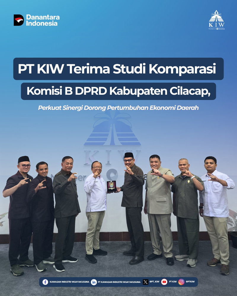 PT Kawasan Industri Wijayakusuma (PT KIW) menerima kunjungan kerja Komisi B (Perekonomian dan Keuangan) DPRD Kabupaten Cilacap dalam rangka Studi Komparasi Perkembangan Usaha Kawasan Industri Wijayakusuma dalam Mendukung Peningkatan Dividen untuk APBD Kabupaten Cilacap, Senin (27/7/2026), di Kantor PT KIW, Semarang.
 
Kegiatan ini menjadi ruang diskusi dan pertukaran informasi mengenai perkembangan usaha PT KIW, pengelolaan kawasan industri, serta berbagai langkah strategis perusahaan dalam meningkatkan kinerja dan menciptakan nilai tambah secara berkelanjutan.

Plt. Direktur Utama PT KIW, Sugeng Riyanto, menyampaikan bahwa sinergi dengan para pemangku kepentingan menjadi salah satu aspek penting dalam mendukung pertumbuhan perusahaan.

“PT KIW terus berupaya memperkuat fundamental bisnis dan mengoptimalkan potensi pengembangan kawasan agar mampu memberikan nilai tambah yang semakin baik bagi para pemegang saham dan seluruh stakeholders. Kami menyambut baik kunjungan Komisi B DPRD Kabupaten Cilacap sebagai ruang untuk bertukar perspektif sekaligus memperkuat sinergi ke depan,” ujar Sugeng Riyanto.

Sementara itu, Ketua Komisi B DPRD Kabupaten Cilacap mengapresiasi penerimaan PT KIW serta berbagai informasi yang disampaikan dalam kegiatan studi komparasi tersebut.

“Kami berharap melalui studi komparasi ini dapat memperoleh gambaran yang lebih komprehensif mengenai perkembangan usaha dan strategi PT KIW. Tentunya kami berharap kinerja perusahaan dapat terus tumbuh sehingga mampu memberikan kontribusi yang semakin optimal, termasuk melalui dividen yang mendukung pendapatan daerah dan APBD Kabupaten Cilacap,” ungkapnya.

Melalui kolaborasi dan komunikasi yang semakin erat, PT KIW berkomitmen untuk terus mendorong pertumbuhan bisnis yang sustainable, meningkatkan daya saing kawasan industri, serta memberikan kontribusi positif bagi pemegang saham dan pembangunan ekonomi daerah.

#PTKIW #DanantaraIndonesia #HoldingBUMNDanareksa #DPRDCilacap