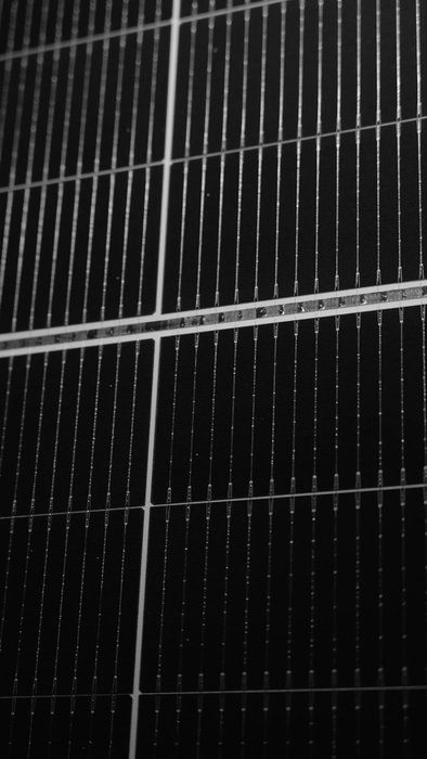 Ogni superficie reagisce. La differenza sta nel modo in cui lo fa.
Con HALF CELL 4.0, ogni modulo è 3 volte più robusto e 8 volte più resistente.
Più che un pannello: una struttura progettata per superare i limiti della materia.

🌐 Scopri su torri.solar