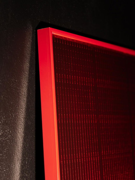 To integrate means to belong.
The RAL 3031 tone of INTEGRA ECO-RED was created to work in harmony with materials, surfaces, and architecture subject to specific landscape constraints.
Because photovoltaics can become part of the project without interrupting its identity.
🌐 Discover at torri.solar